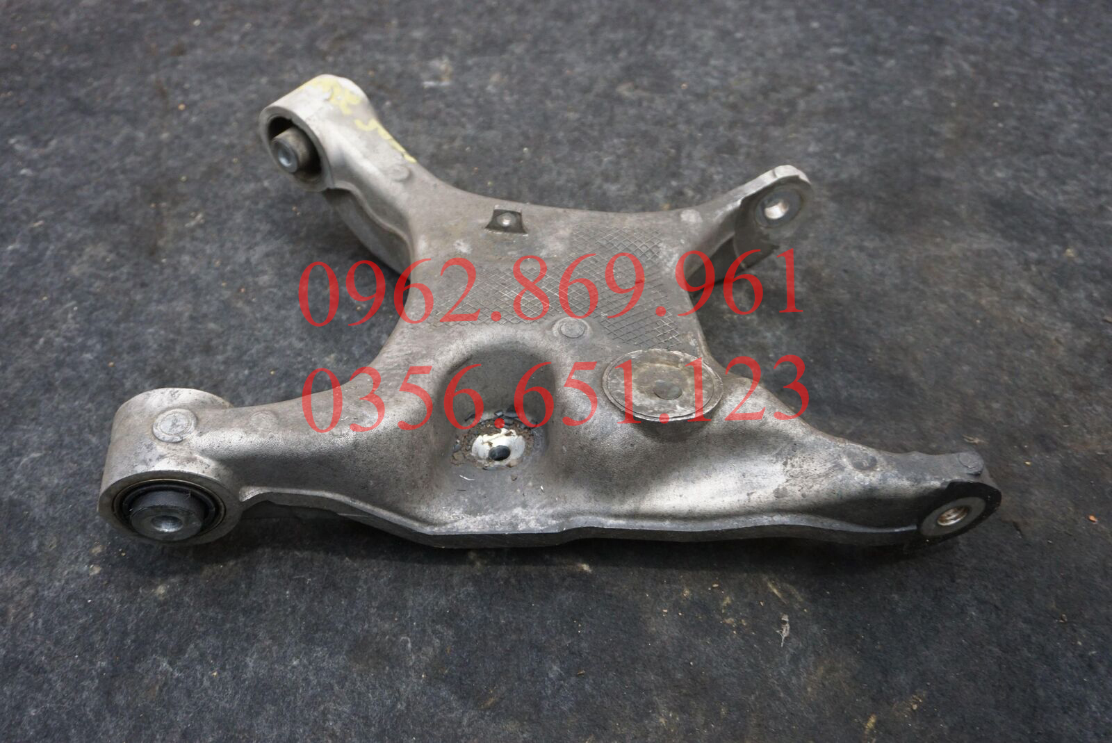 Càng a dưới phải Rolls Royce Phantom 33326758996