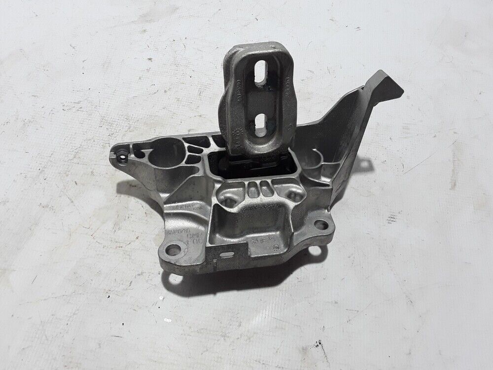 CHÂN MÁY PEUGEOT 2008 9824312980