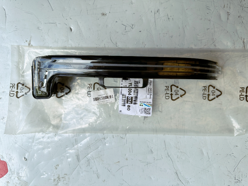 ĐÈN XIN AN GƯƠNG PHẢI PEUGEOT 5008 - YL00407480