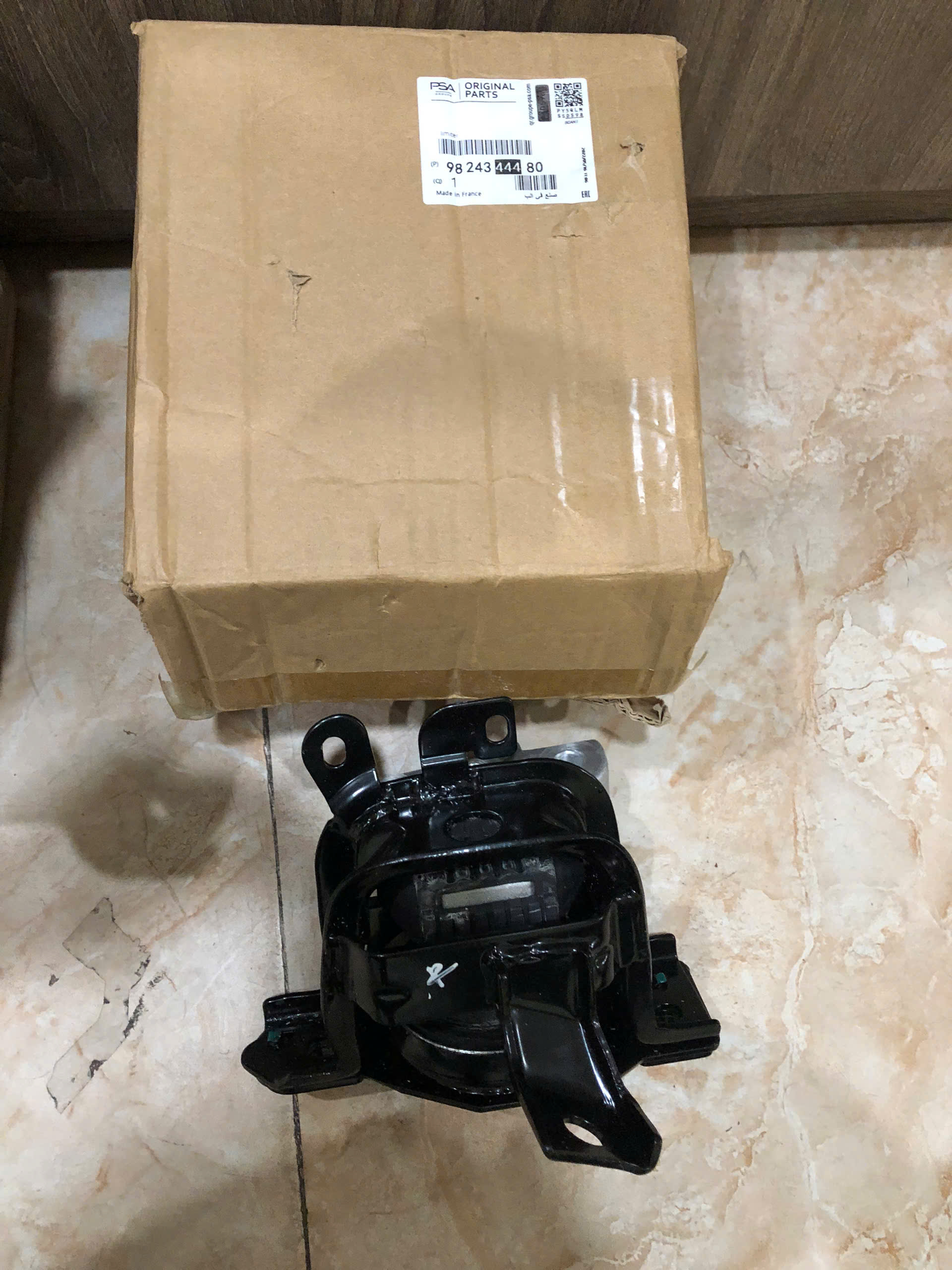 CHÂN MÁY PEUGEOT 2008 9824344480