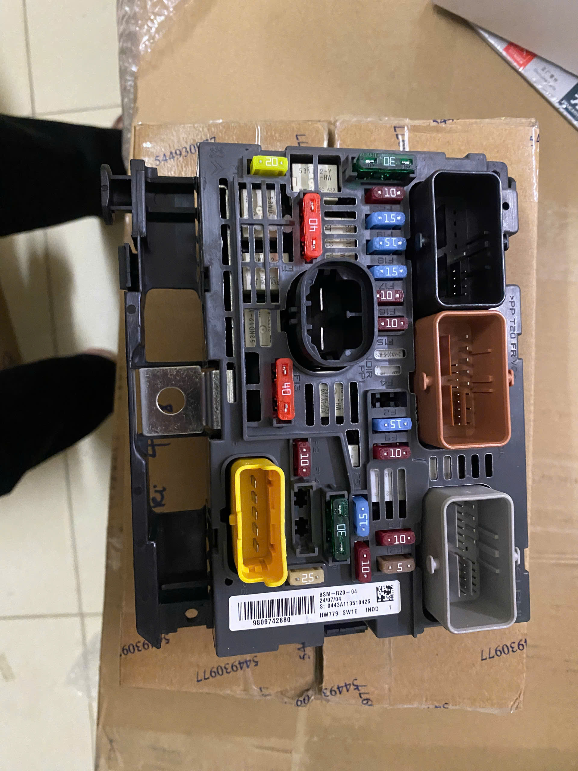 9809742880	HỘP CẦU TRÌ 408