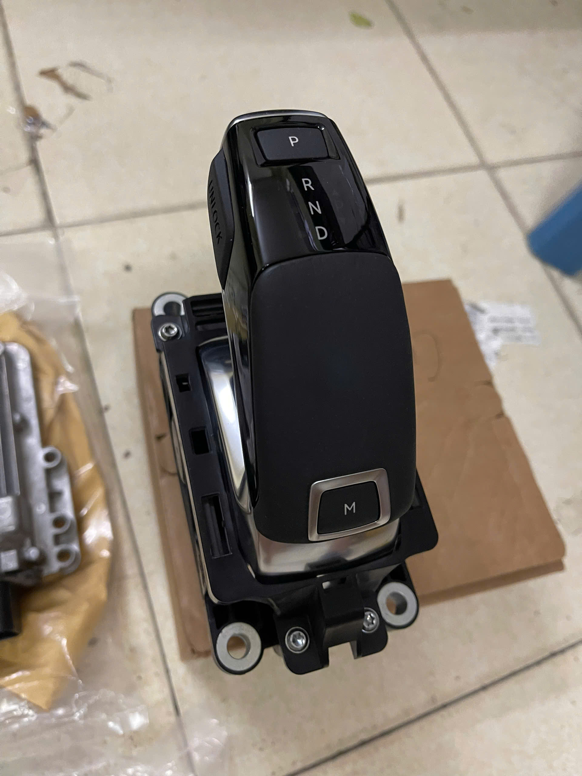 YL01652780	CẦN SỐ P84 PEUGEOT 3008 5008