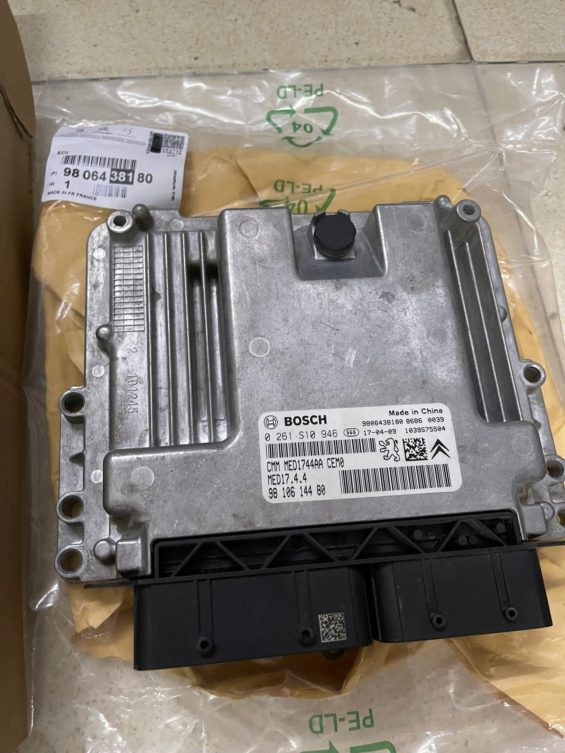9806438180 	HỘP ECU P84 P87 NEW PEUGEOT 3008 5008